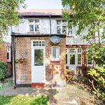 Beautiful 1-Bed Apartment with Garden in London 