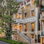 Wedding Cake Mansion on Monterey Sq. for Family Reunions, Retreats, Weddings