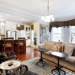 Romantic Jones St Getaway in Center of Historic District. Walk to it All!