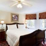 Premiere Jones St. Huge 3 bedroom with 5 beds! Plus Garage Parking!