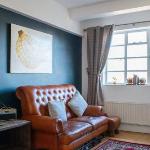 Beautifully Decorated Contemporary 2 Bedroom Flat