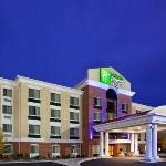 Holiday Inn Express & Suites Niagara Falls an IHG Hotel