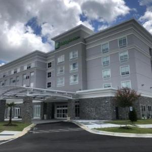 Holiday Inn & Suites - Fayetteville W-Fort Bragg Area