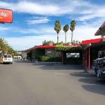 Econo Lodge Inn & Suites Oakland Airport