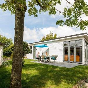 Cozy chalet with microwave in a wetland area