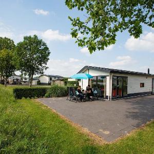 Chalet in a holiday park in a wetland area