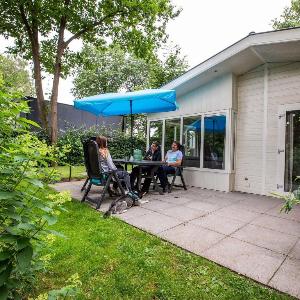 Nice chalet with microwave in a wetland area