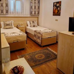 Room in Guest room - Economic Double Rppm-Basement in the heart of Old City