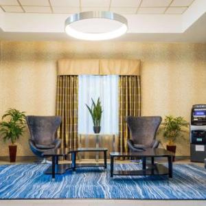 Holiday Inn Express Plainville - Foxboro