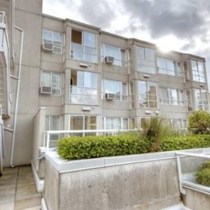 Hotels near Vancouver Aquarium - Robson Suites