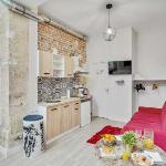 2 Bed Modern Fully Furnish FlatClose to Buttes Chaumon Park Paris