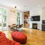 Luxury 2BD Apartment in Holland Park 