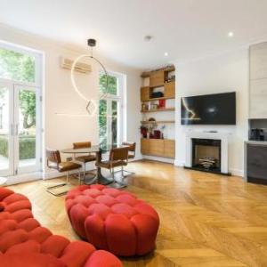 Luxury 2BD Apartment in Holland Park