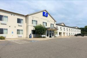 Americas Best Value Inn & Suites Northfield