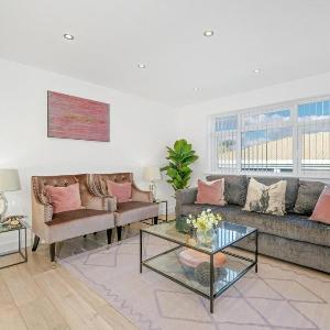 St Martins 2 Bedroom & 2 Bathroom Apt. 7- Ruislip