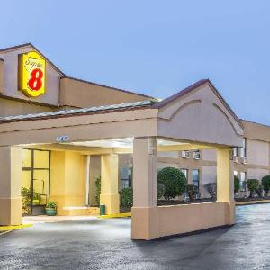 Super 8 by Wyndham Knoxville Downtown Area