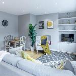 Stylish 2 bed flat with ensuites 