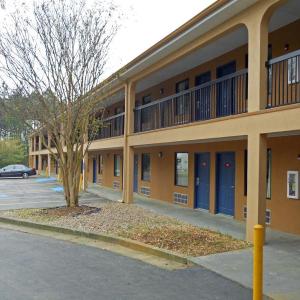 Hotels near Porter Sanford III Performing Arts Center - Country Hearth Inn And Suites Decatur
