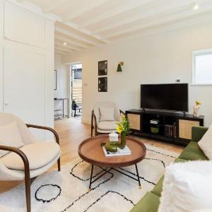 The Lillie Road Place - Bright 1BDR Flat with Garden