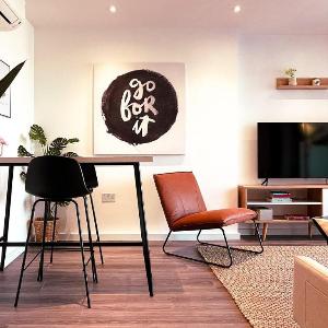 Luxe London Pad: with Free Parking!