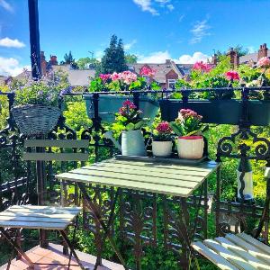 Charming Bright Highgate with balcony