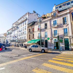 Spacious apartment in Lisbon's historic centre 65 m² parking