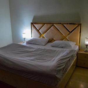 Landmark III High Rated Apartment