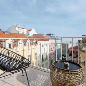 Cortes Apartment in Lisbon Historic Neighborhood