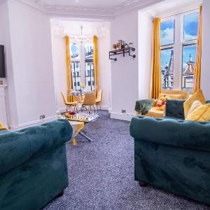 Modern 2-Bedroom Apartment on Oxford Street 8GC