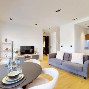 Luxury large apartment in Central London with balcony