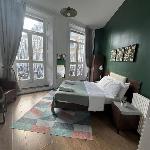 Charming large studio Apartment with balcony London