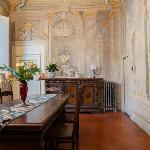 Santo Spirito Frescoed 6 sleeps apartment Florence