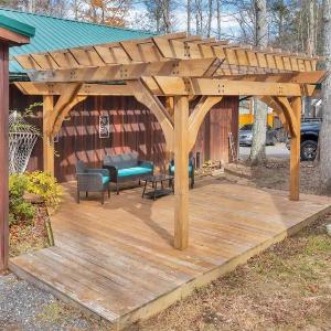 5BR Family Lodge in Gatlinburg with Hot Tub