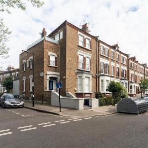 Pass the Keys Comfort Style - Near Notting Hill