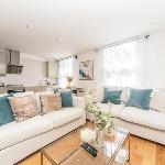 Stunning Spacious En-Suite Flat - 6 min to Trains -Pass The Keys London