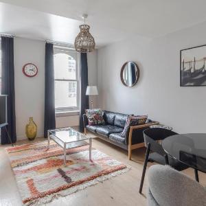 Immaculate 2-Bed Apartment in Prime Central London