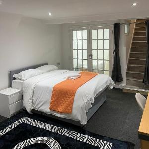 London Luxe Apartment - Central Location