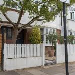 Stunning one bedroom flat with large terrace in Chiswick by UnderTheDoormat London 