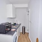 Ensuite Stylish Studio - 3 min to Trains - Pass The Keys