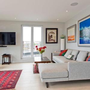 Fabulous 2-bed Penthouse Wimbledon