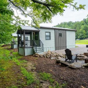 Water View Cabin - Fishing Lake - Groundhog Cabin