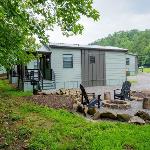 Creekside Modern Tiny Home - Firepit - Racoon Cabin