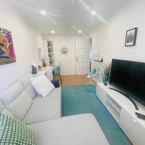 Serene 2-bedroom flat with garden view in Benfica