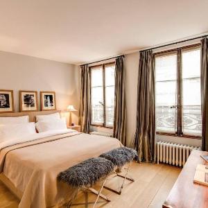 Champs Elysees-Faubourg 3-Bed Apartment in Paris