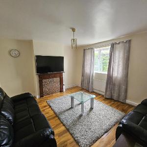 Newly decorated 2 bedroom flat in South East London