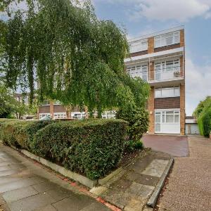 Luxury Designer Flat in Putney by UnderTheDoormat