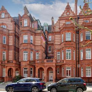 Charming two bedroom flat in Sloane Gardens Chelsea