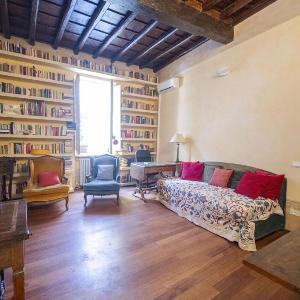 Campo de Fiori Unique 2 BR Apartment