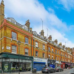 Charming West End Residence in Peaceful Fitzrovia