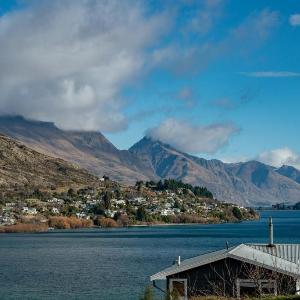 Frankton Arm Vista - Queenstown Holiday Home